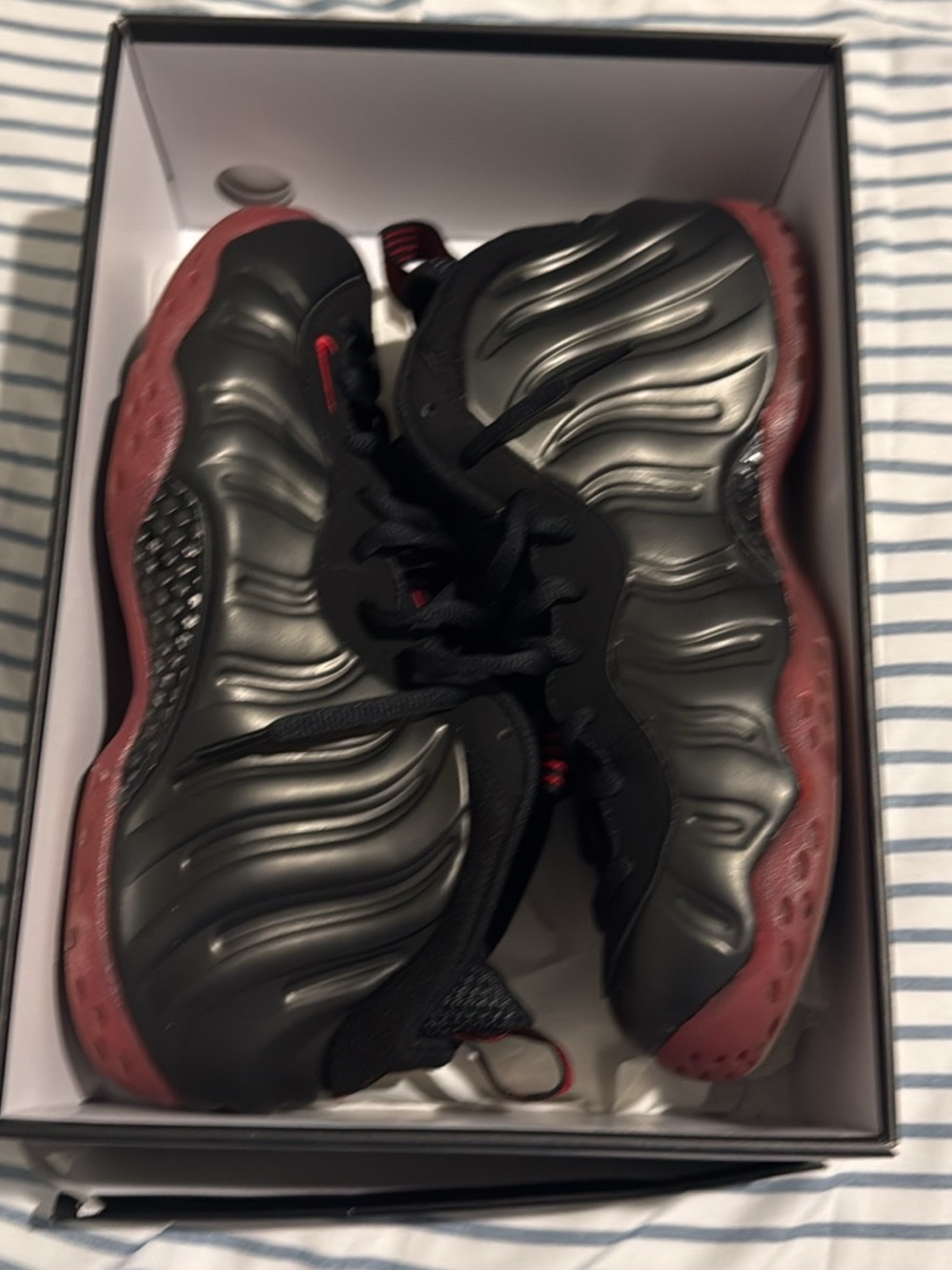 Men's Black and Red Foam-Style Athletic Sneakers